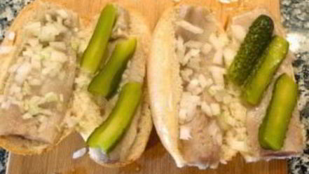 Рецепт хот-дога с селедкой