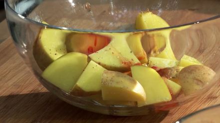 Рецепт хот-дога с сердцем индейки, овощами и брынзой