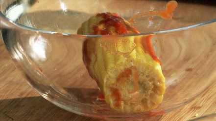 Рецепт хот-дога с сердцем индейки, овощами и брынзой