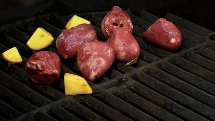 Рецепт хот-дога с сердцем индейки, овощами и брынзой