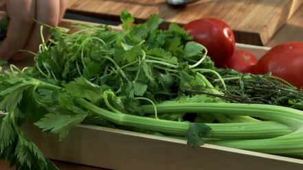 Рецепт хот-дога с сердцем индейки, овощами и брынзой