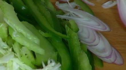 Рецепт хот-догов с зелеными овощами и горчичным майонезом