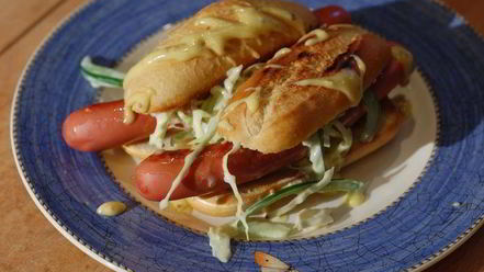 Рецепт хот-догов с зелеными овощами и горчичным майонезом