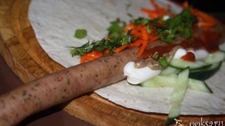 Рецепт хот-догов в пите с тирольскими колбасками на мангале