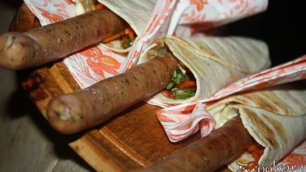 Рецепт хот-догов в пите с тирольскими колбасками на мангале