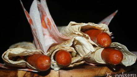 Рецепт хотдогов с венгерскими колбасками в лаваше на мангале