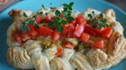 Рецепт плетеных хот-догов с гуакамоле