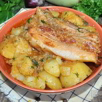 Маринованные ребрышки с картофелем в мультиварке