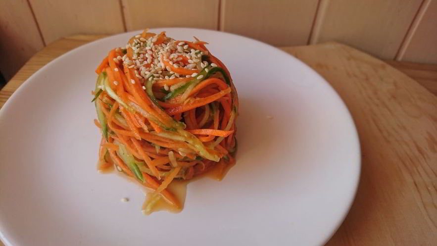 Рецепт моркови по-корейски с огурцом