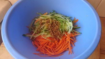 Рецепт моркови по-корейски с огурцом