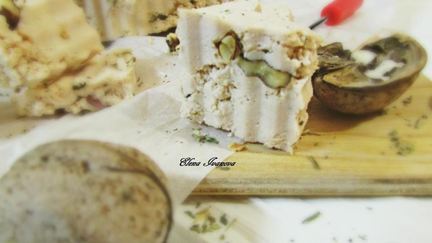 Рецепт Морковного домашнего сыра с орехами