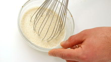 Рецепт обжаренных яблочных долек в омлете