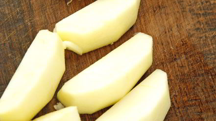 Рецепт обжаренных яблочных долек в омлете