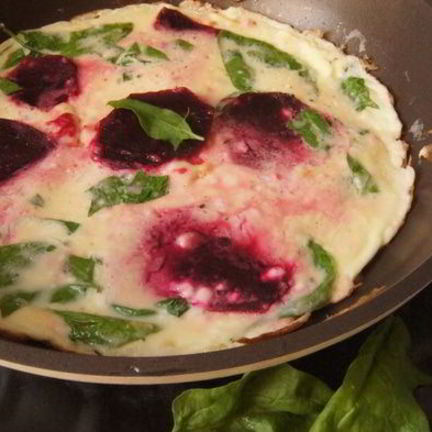 Рецепт Фриттаты со свеклой и шпинатом Креативный завтрак