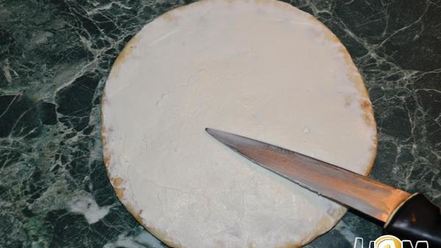 Рецепт омлета из перепелиных яиц со шпинатом на лепешке