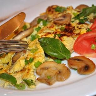 Рецепт Омлета с грибами и зеленым луком