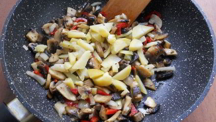 Рецепт омлета с картофелем и грибами