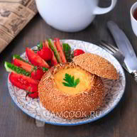 Рецепт Омлета с колбасой в булочке