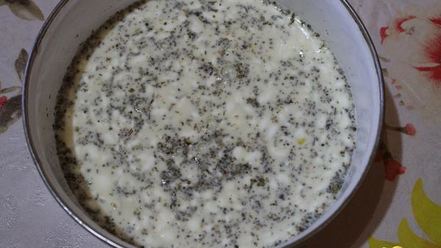 Рецепт омлета с креветками и грибами на подушке из рукколы