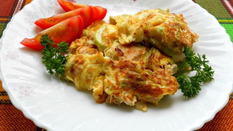 Рецепт омлета с курицей и кабачками
