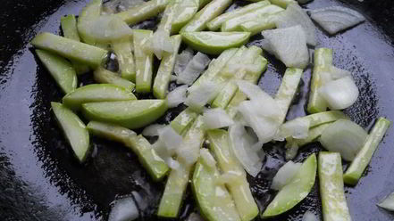 Рецепт омлета с курицей и кабачками