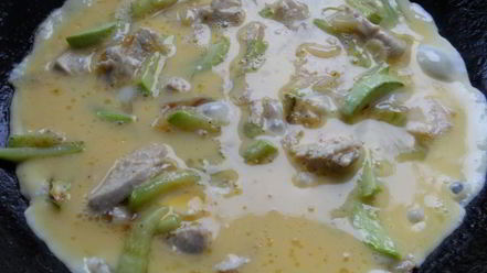 Рецепт омлета с курицей и кабачками