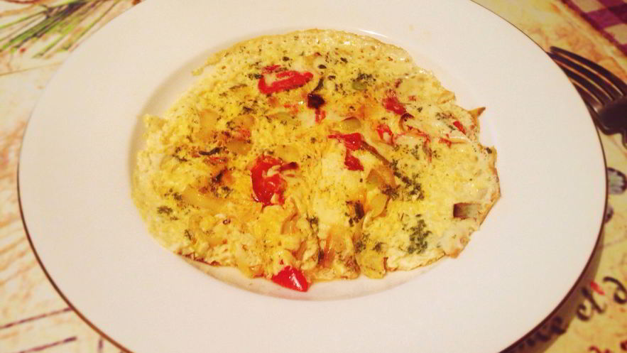 Рецепт омлета с луком-пореем и помидорами