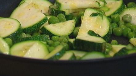 Рецепт омлета с цукини и зеленым горошком
