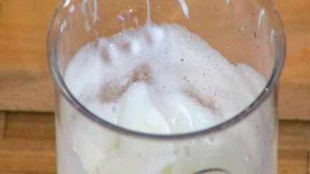 Рецепт омлета-суфле с ягодами и вареньем