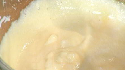 Рецепт омлета-суфле с ягодами и вареньем