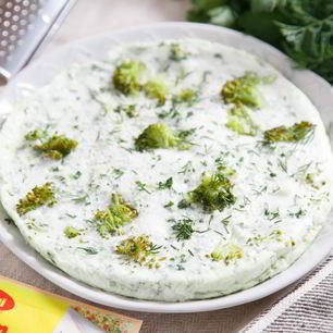 Рецепт Питательного омлета на пару с брокколи и свежей зеленью