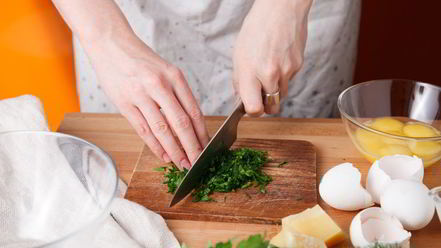 Рецепт питательного омлета на пару с брокколи и свежей зеленью