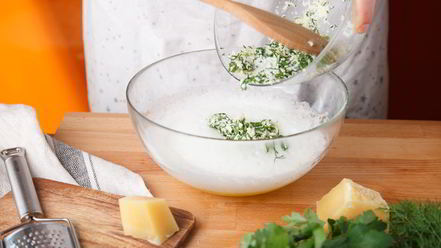 Рецепт питательного омлета на пару с брокколи и свежей зеленью