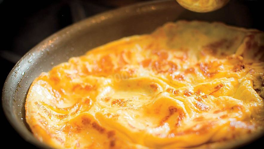 Рецепт сладкого омлета с молоком на сковороде