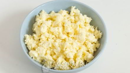 Рецепт вегетарианского омлета с адыгейским сыром