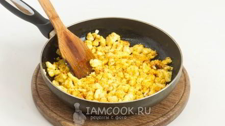 Рецепт вегетарианского омлета с адыгейским сыром