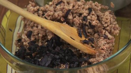 Рецепт деревенского паштета с маринованным виноградом и персиками