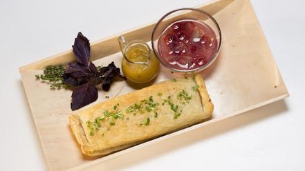 Рецепт деревенского паштета с маринованным виноградом и персиками