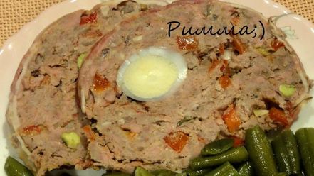 Рецепт мясного паштета с вялеными томатами, перепелиными яйцами и фисташками