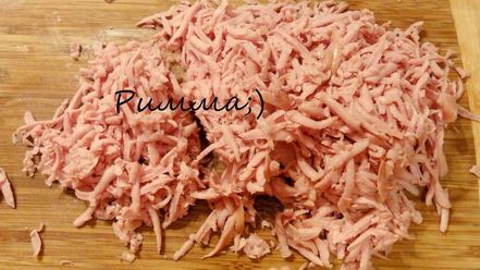 Рецепт мясного паштета с вялеными томатами, перепелиными яйцами и фисташками