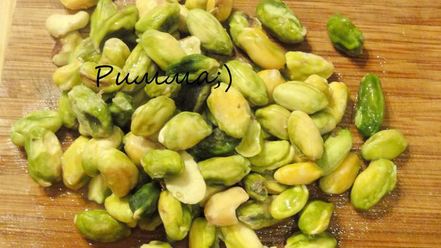 Рецепт мясного паштета с вялеными томатами, перепелиными яйцами и фисташками