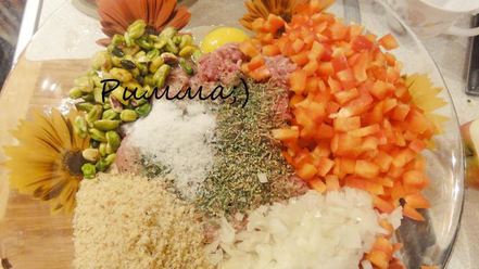 Рецепт мясного паштета с вялеными томатами, перепелиными яйцами и фисташками