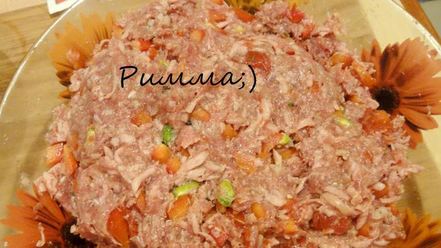 Рецепт мясного паштета с вялеными томатами, перепелиными яйцами и фисташками