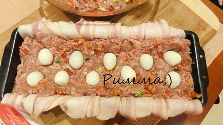 Рецепт мясного паштета с вялеными томатами, перепелиными яйцами и фисташками