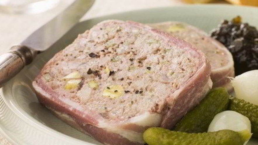 Рецепт паштета из свинины с беконом и ветчиной по-деревенски