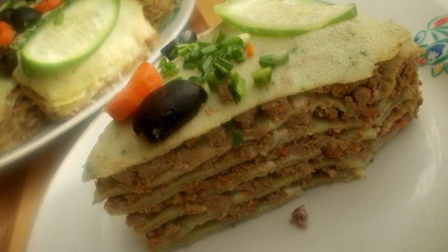 Рецепт блинного тортика с печенью и шпинатом