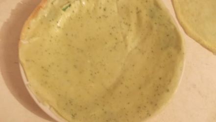 Рецепт блинного тортика с печенью и шпинатом