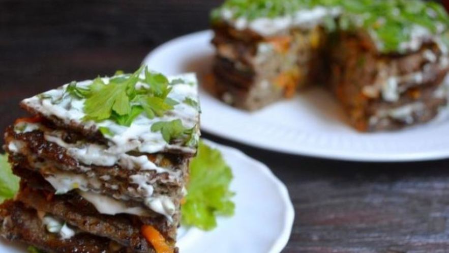 Рецепт печеночного торта с морковью и луком