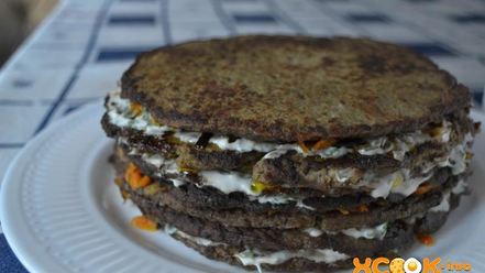 Рецепт печеночного торта с морковью и луком