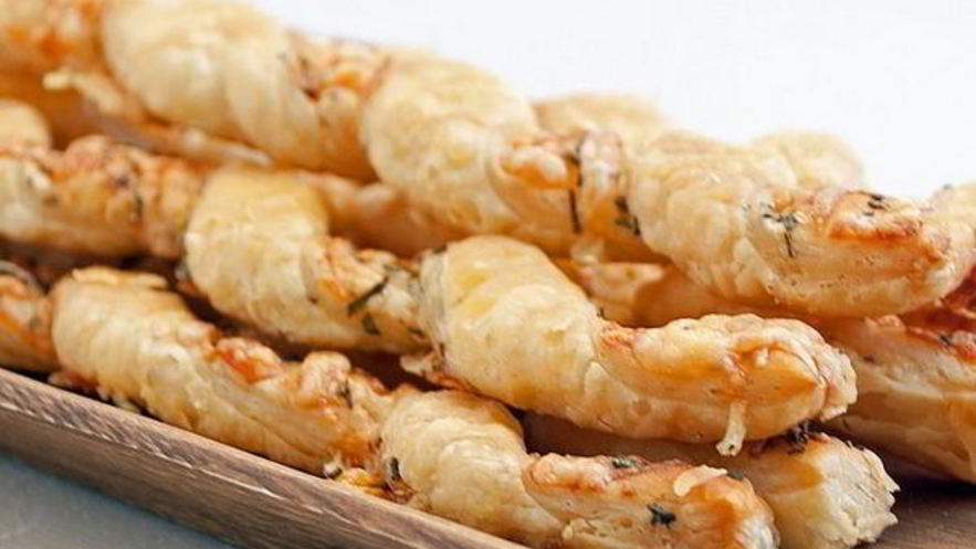 Рецепт пряных сырных палочек в духовке